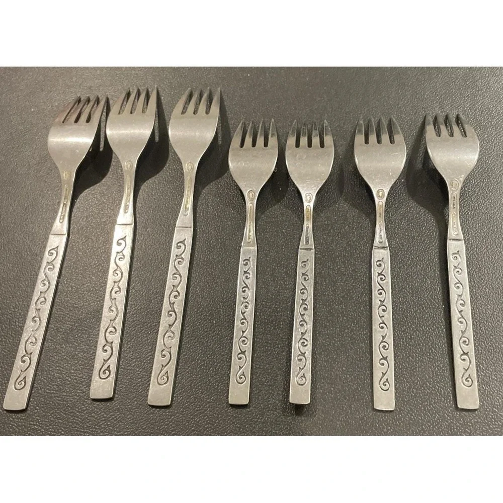 Oneida 1881 Roger Spanish Court 4 Salad 3 Dinner Forks Fork Stainless Vintage #2